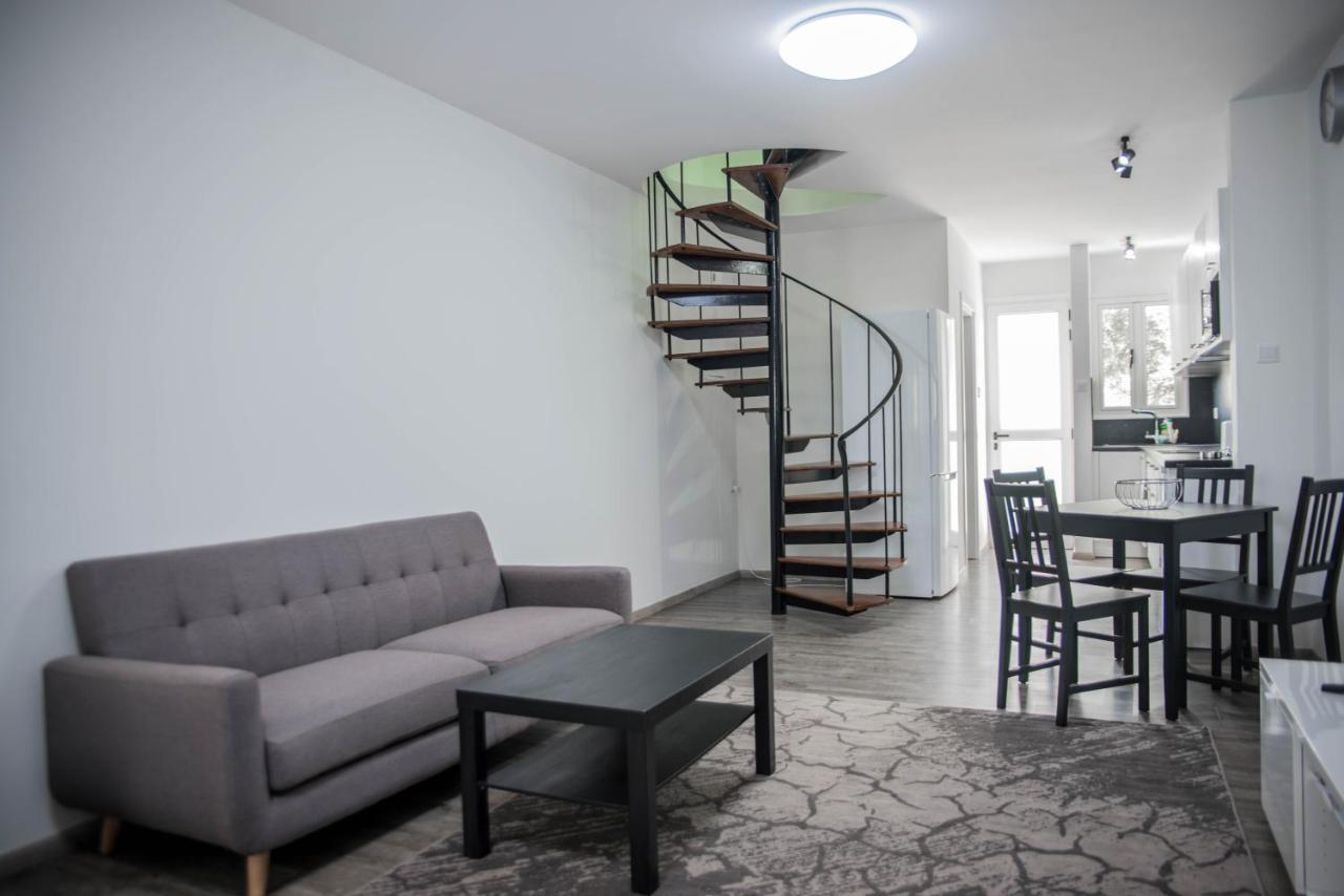 Amazing Maisonette Next To Harbour Of Cy דירה